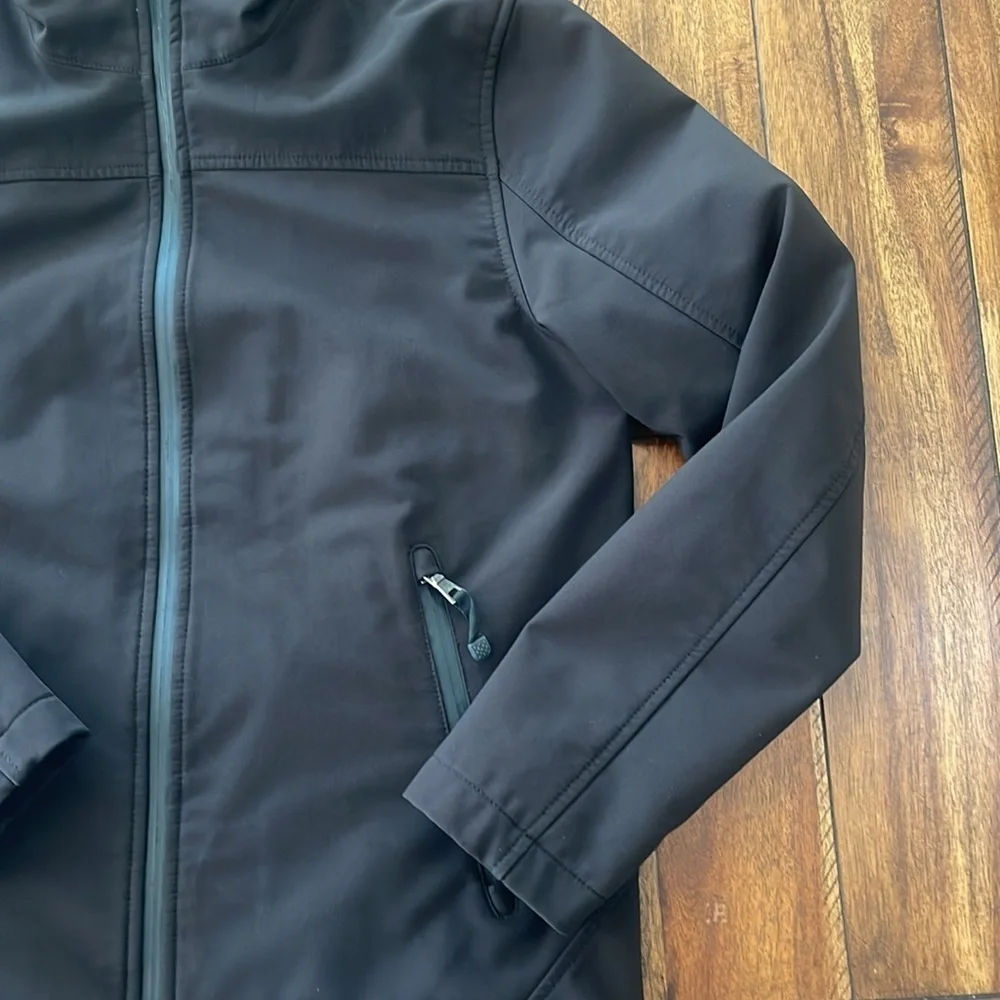 Guess men’s soft shell black nylon full zip up jacket size M